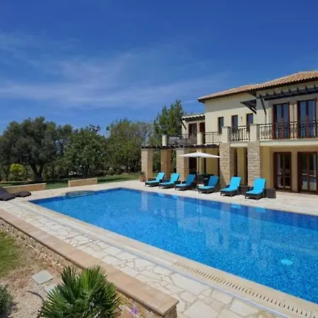 “your Luxury 5 Star With Majestic Golf Course Views″ - Galinios *